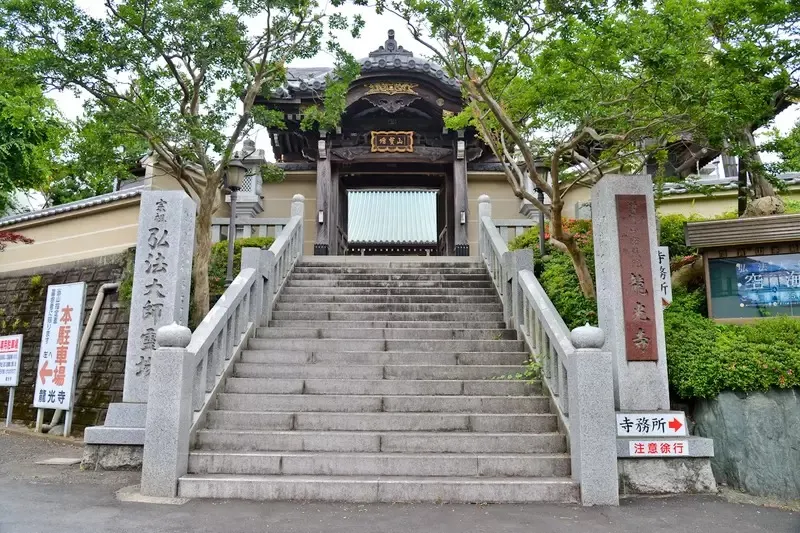 龍光寺報光殿